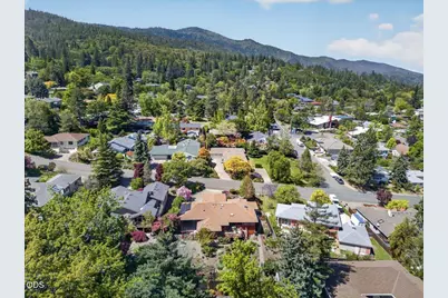 1056 Beswick Way, Ashland, OR 97520 - Photo 3