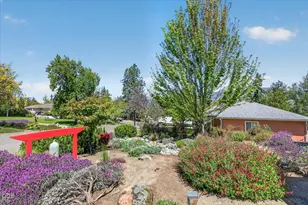 1056 Beswick Way, Ashland, OR 97520 - Photo 5