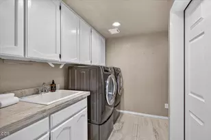 1056 Beswick Way, Ashland, OR 97520 - Photo 37