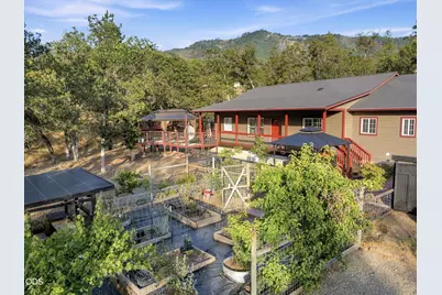 101 Rocky Knoll Lane, Jacksonville, OR 97530 - Photo 3