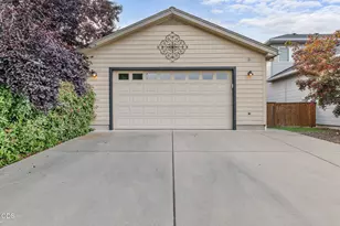 691 Buck Point St, Central Point, OR 97502 - Photo 27