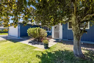 832 La Loma Dr, Medford, OR 97504 - Photo 17