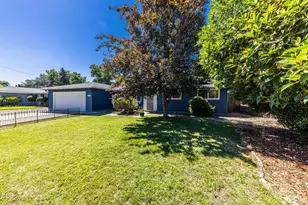 832 La Loma Dr, Medford, OR 97504 - Photo 13
