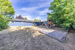 832 La Loma Dr, Medford, OR 97504 - Photo 35