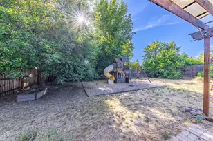 832 La Loma Dr, Medford, OR 97504 - Photo 33