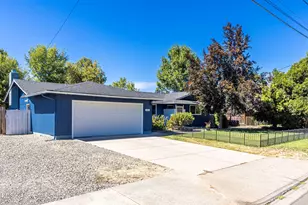 832 La Loma Dr, Medford, OR 97504 - Photo 11