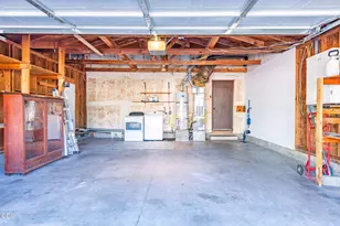 832 La Loma Dr, Medford, OR 97504 - Photo 45
