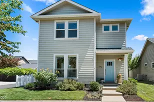 1142 N Haskell St, Central Point, OR 97502 - Photo 1
