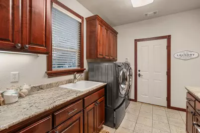 935 Sandoz Street, Central Point, OR 97502 - Photo 23