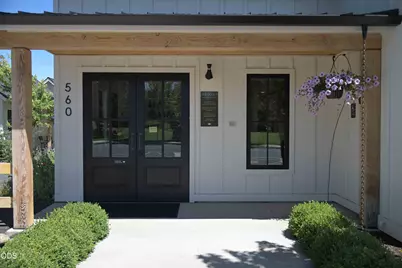 560 E Main Avenue, Sisters, OR 97759 - Photo 13