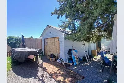323 Commercial Street, Klamath Falls, OR 97601 - Photo 17