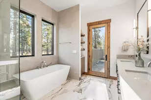 56593 Elk Run Dr, Bend, OR 97707 - Photo 11