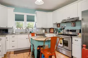 717 N 3rd Ave, Stayton, OR 97383 - Photo 9