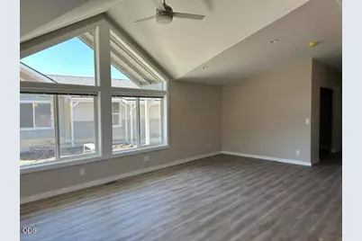 333 Mountain View Drive #105, Talent, OR 97540 - Photo 3