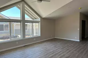 333 Mountain View Dr, Talent, OR 97540 - Photo 3