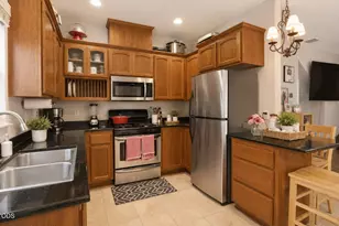 2200 E Barnett Rd, Medford, OR 97504 - Photo 5