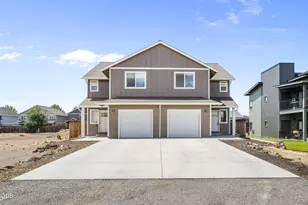 1214 SW 27th St, Redmond, OR 97756 - Photo 1