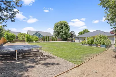 1609 Pacific Lane, Phoenix, OR 97535 - Photo 35
