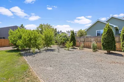 1609 Pacific Lane, Phoenix, OR 97535 - Photo 33