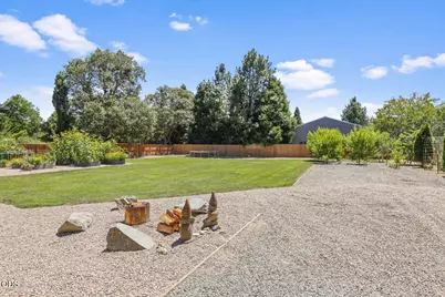 1609 Pacific Lane, Phoenix, OR 97535 - Photo 37