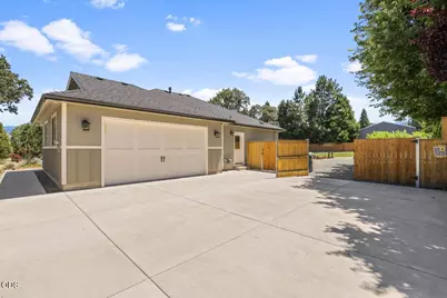 1609 Pacific Lane, Phoenix, OR 97535 - Photo 45