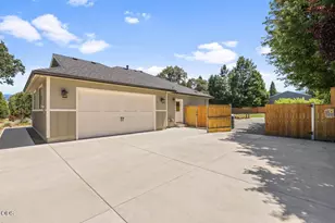 1609 Pacific Ln, Phoenix, OR 97535 - Photo 45