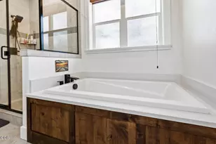 1609 Pacific Ln, Phoenix, OR 97535 - Photo 23