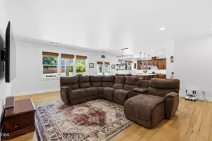 1609 Pacific Ln, Phoenix, OR 97535 - Photo 9