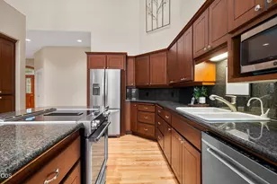60726 Golf Village Loop, Bend, OR 97702 - Photo 15