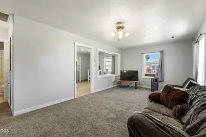 4038 Sturdivant Avenue, Klamath Falls, OR 97603 - Photo 5