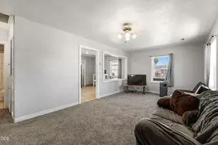 4038 Sturdivant Ave, Klamath Falls, OR 97603 - Photo 5