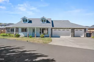 416 Leandra Ln, Eagle Point, OR 97524 - Photo 1