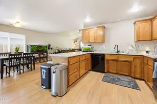 8292 29th, White City, OR 97503 - Photo 17