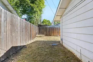 43 N Columbus, Medford, OR 97501 - Photo 19