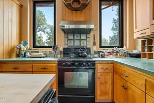 22945 Timland Ln, Bend, OR 97702 - Photo 15