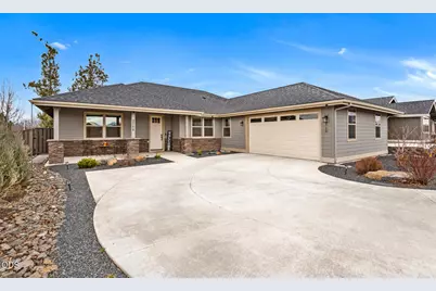 2758 NW 23rd Loop, Redmond, OR 97756 - Photo 1