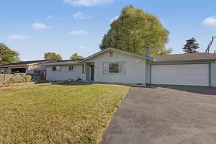 4414 Meadows Dr, Klamath Falls, OR 97603 - Photo 3