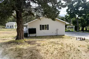 24980 Owens Ln, Klamath Falls, OR 97603 - Photo 9