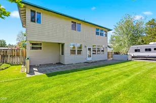2034 NE Bluebird Ct NE, Bend, OR 97701 - Photo 3