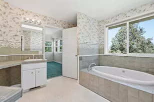 2034 NE Bluebird Ct NE, Bend, OR 97701 - Photo 19