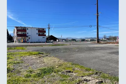 3957 S Pacific Highway, Medford, OR 97501 - Photo 7