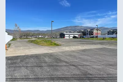 3957 S Pacific Highway, Medford, OR 97501 - Photo 3