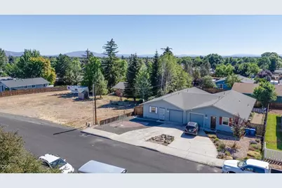 2466 SW 26th Street, Redmond, OR 97756 - Photo 3