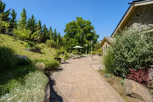 651 Holton Rd, Talent, OR 97540 - Photo 5