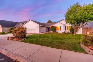 1128 SW Rimrock Way, Redmond, OR 97756 - Photo 3