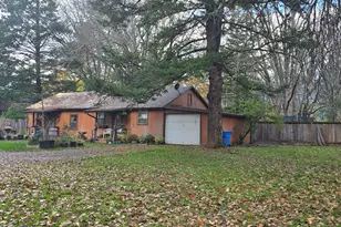 228 W River St, Cave Junction, OR 97523 - Photo 1