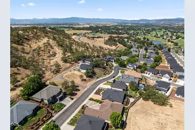 1330 Poppy Ridge Drive, Eagle Point, OR 97524 - Photo 5