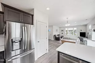 2576 NW Teak Pl, Redmond, OR 97756 - Photo 9