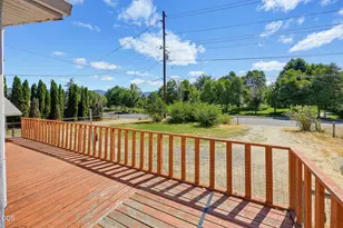 1344 Dowell Rd, Grants Pass, OR 97527 - Photo 9
