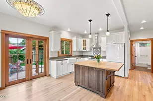 425 NW State St, Bend, OR 97703 - Photo 9